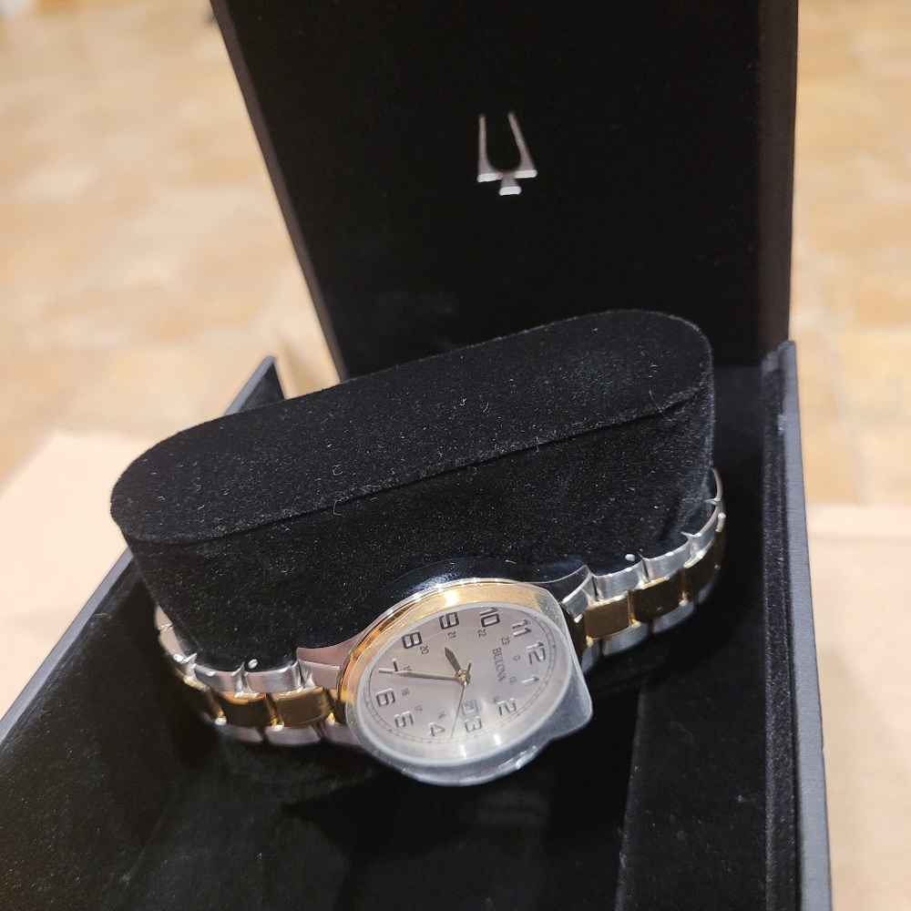 Bulova 98M128 Women’s Two-Tone Watch – Brand New in Box, Classic Collectible - Picture 7 of 10